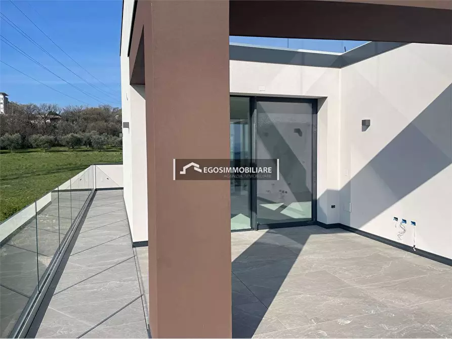 Immagine 3 di Attico in vendita  in Via  Marzabotto 26 a Desenzano Del Garda