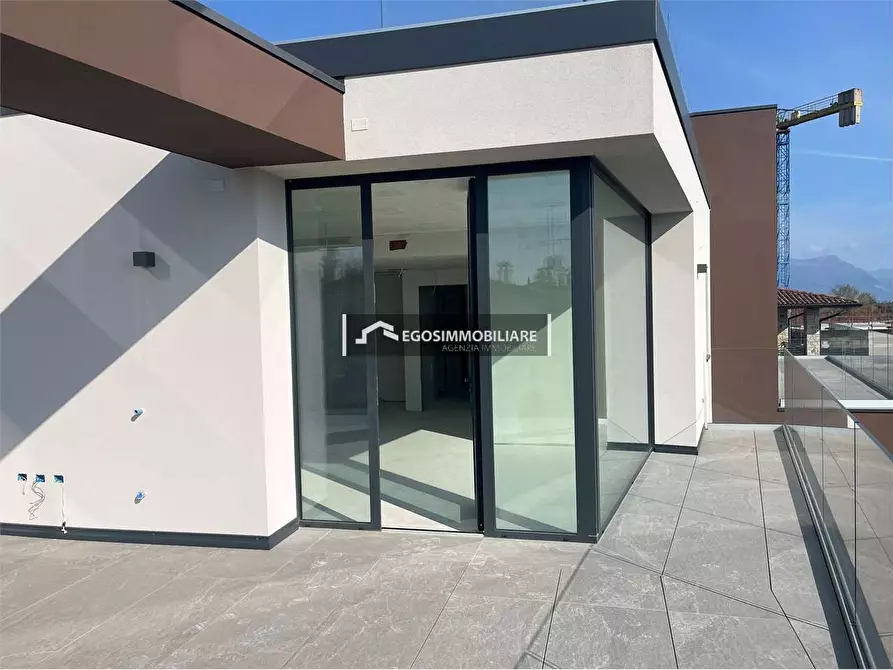 Immagine 10 di Attico in vendita  in Via Marzabotto 26 a Desenzano Del Garda