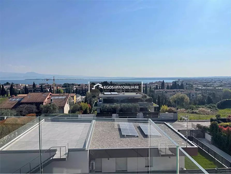 Immagine 7 di Attico in vendita  in Via Marzabotto 26 a Desenzano Del Garda