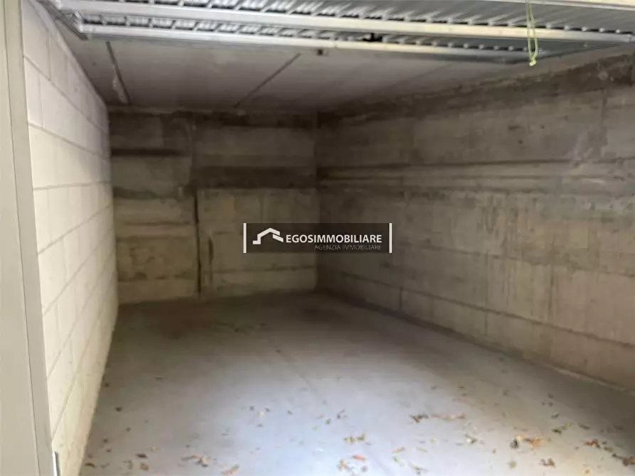 Immagine 4 di Garage in affitto  in Via Irta a Desenzano Del Garda