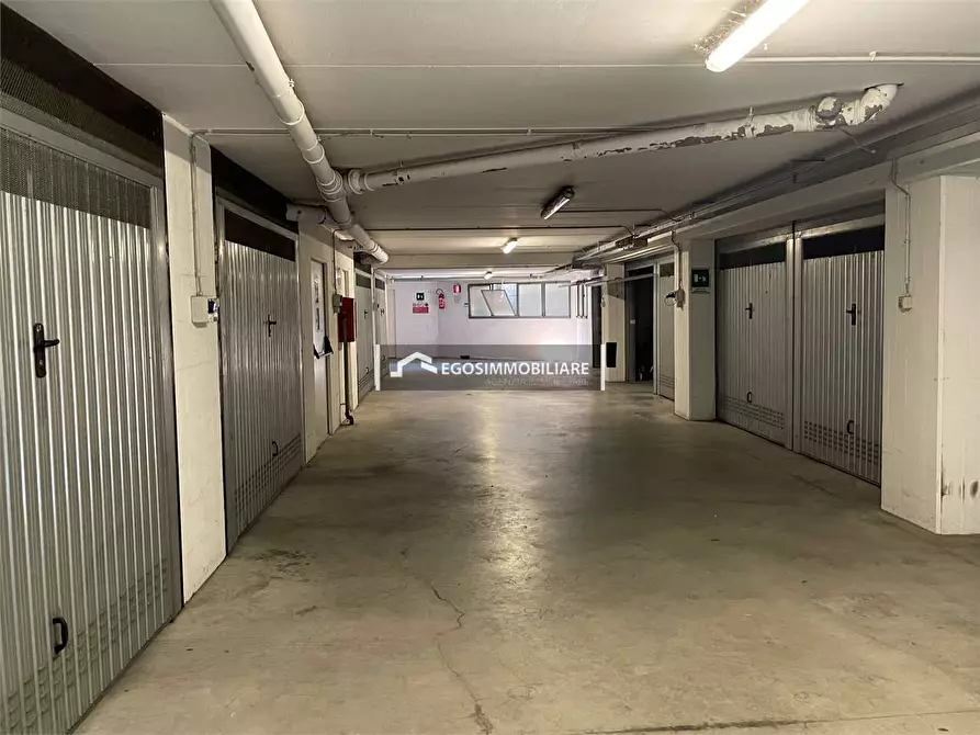Immagine 3 di Garage in affitto  in Via Irta a Desenzano Del Garda