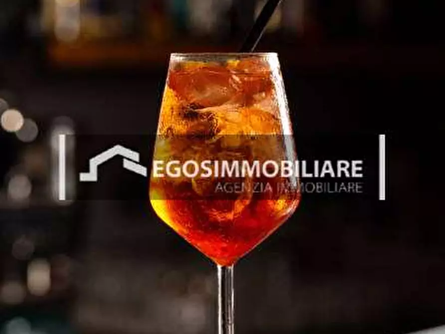 Immagine 3 di Negozio in vendita  in Piazza Malvezzi  a Desenzano Del Garda