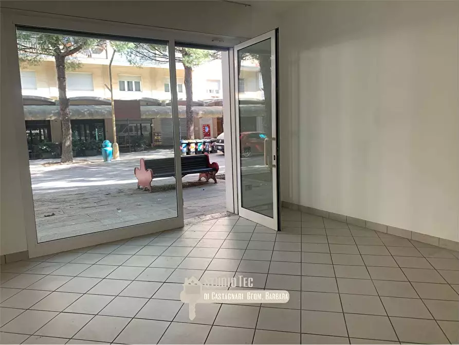 Immagine 2 di Negozio in affitto  in dei navigatori 1 a Ravenna