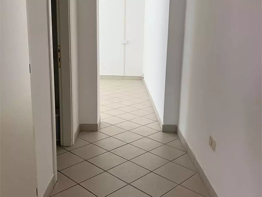 Immagine 9 di Negozio in affitto  in dei navigatori 1 a Ravenna