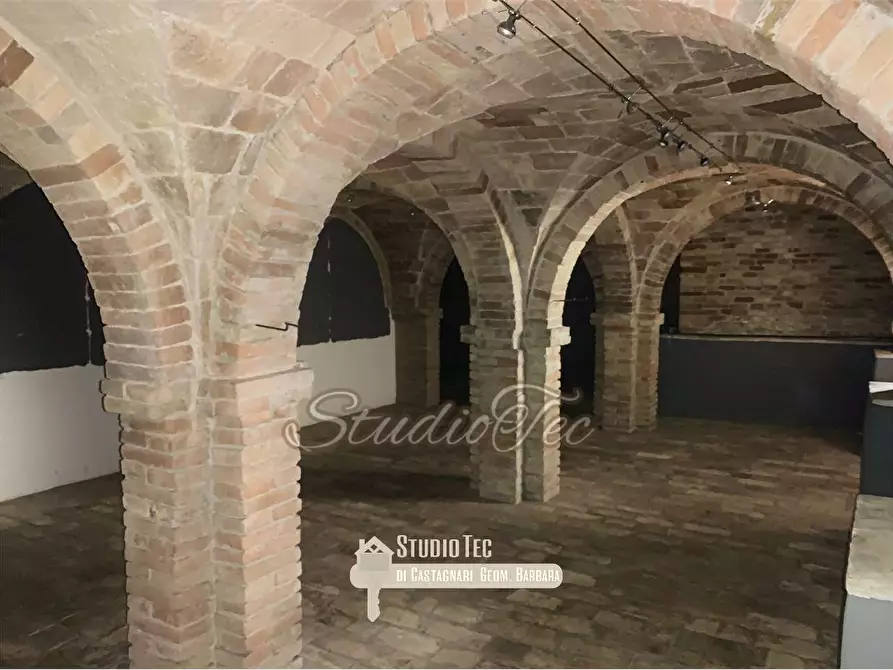 Immagine 3 di Negozio in affitto  in via fanti 9 a Ravenna