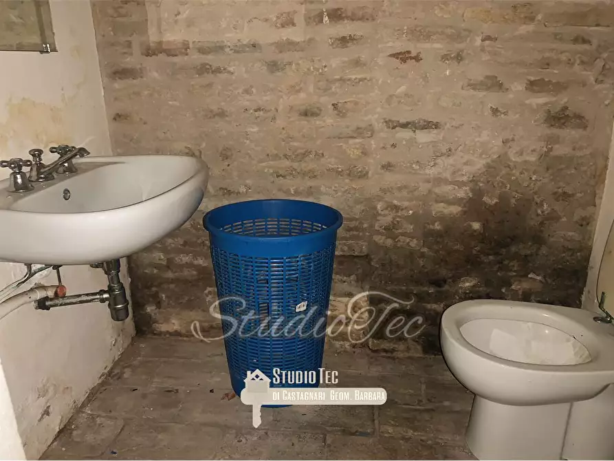 Immagine 8 di Negozio in affitto  in via fanti 9 a Ravenna