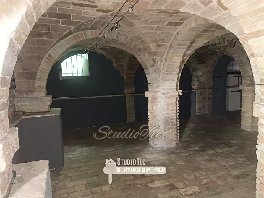 Immagine 12 di Negozio in affitto  in via fanti 9 a Ravenna