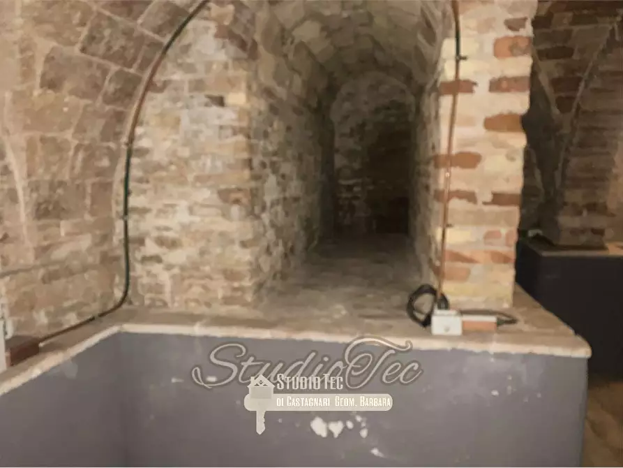 Immagine 15 di Negozio in affitto  in via fanti 9 a Ravenna