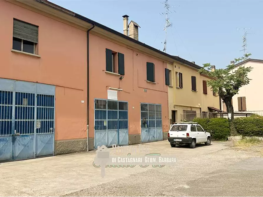 Immagine 3 di Garage in vendita  a Imola
