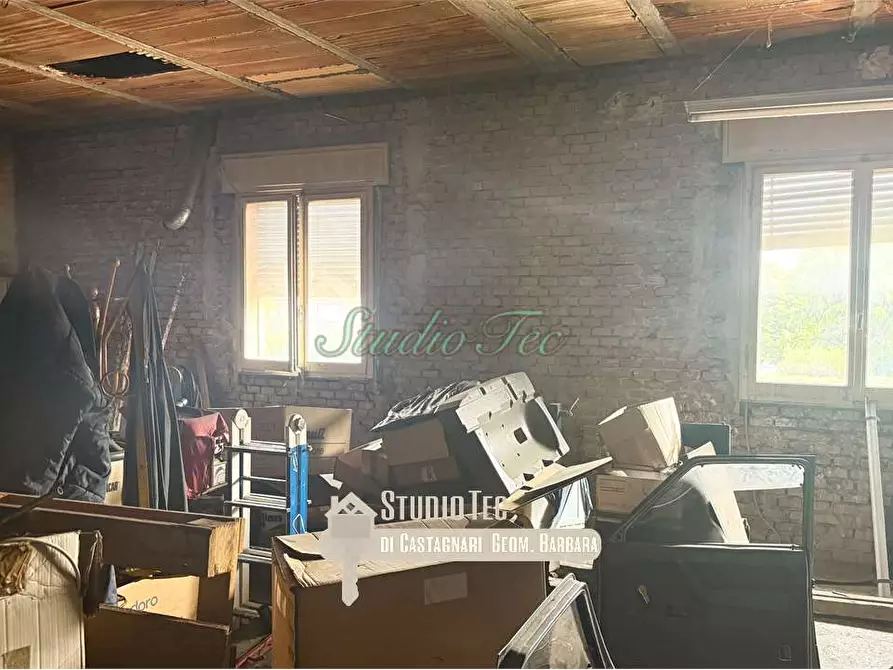 Immagine 10 di Garage in vendita  a Imola