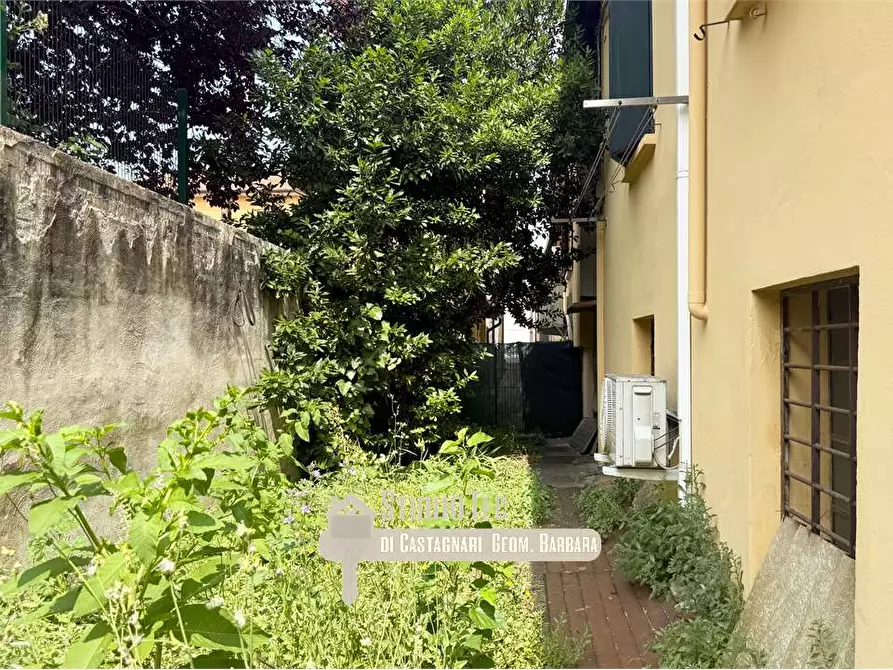 Immagine 19 di Garage in vendita  a Imola