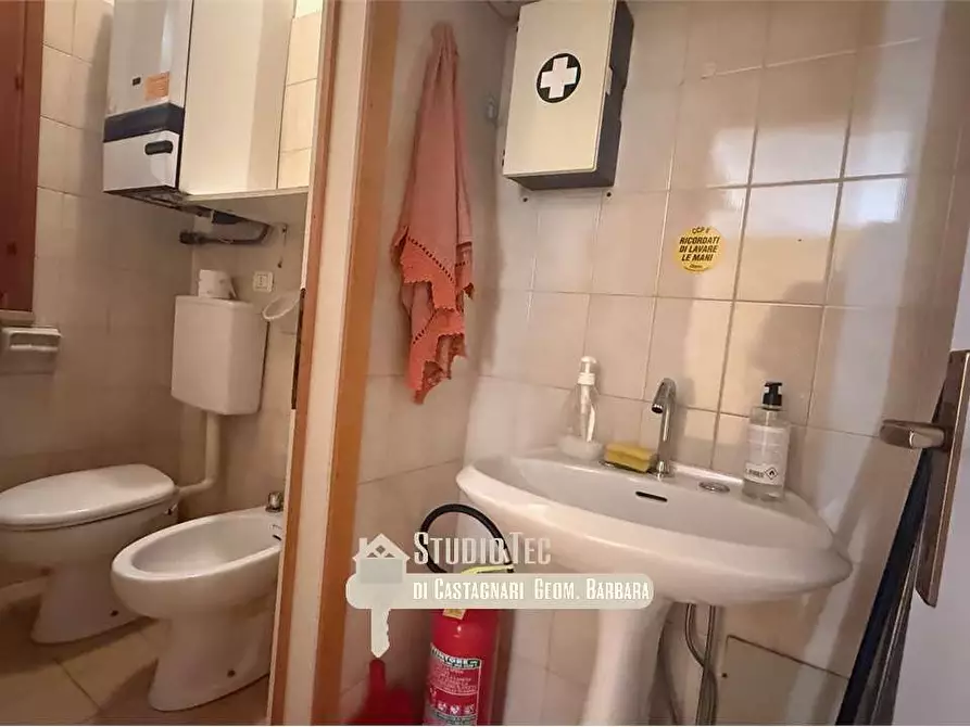 Immagine 4 di Negozio in affitto  in via Ravegnana  137 a Ravenna