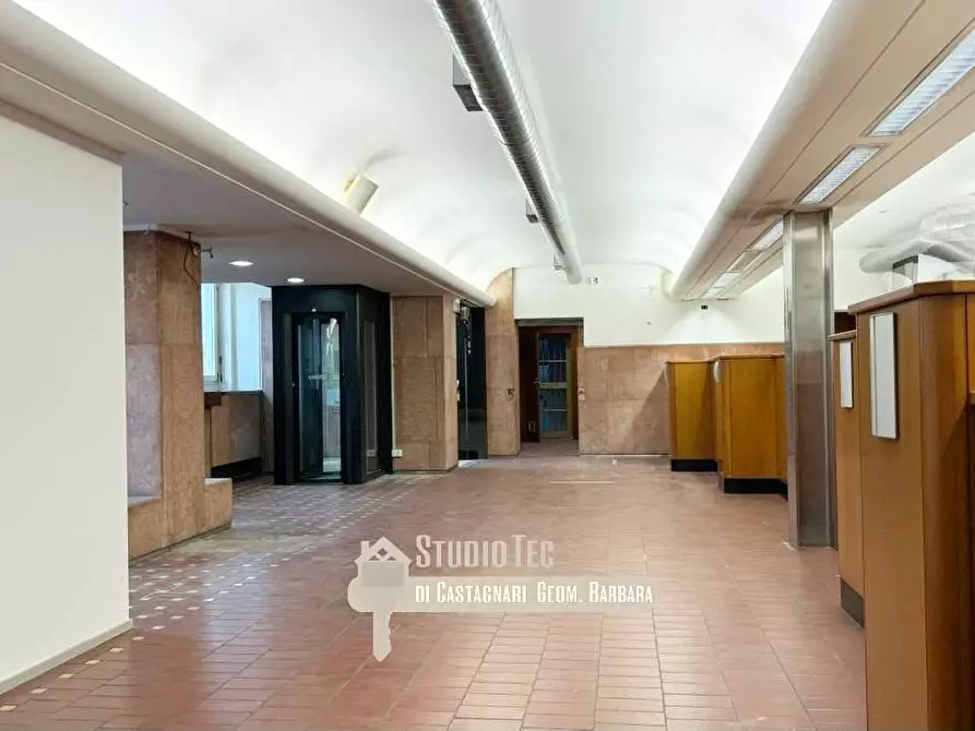 Immagine 15 di Negozio in affitto  in via castel san pietro 1 a Ravenna