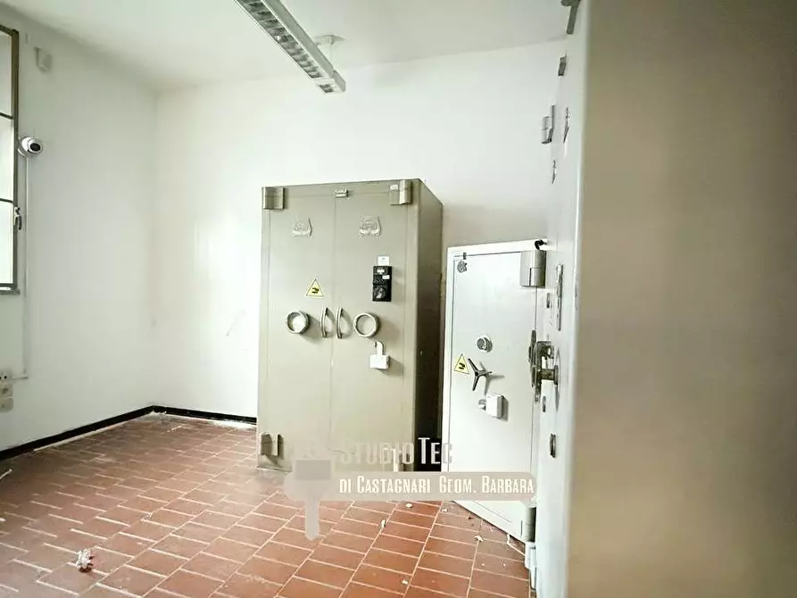 Immagine 19 di Negozio in affitto  in via castel san pietro 1 a Ravenna