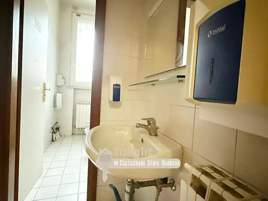 Immagine 20 di Negozio in affitto  in via castel san pietro 1 a Ravenna