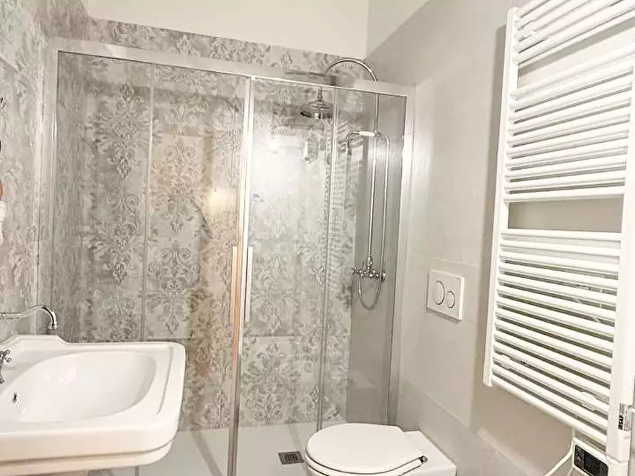 Immagine 9 di Appartamento in vendita  in via camillo cavuor  1 a Ravenna