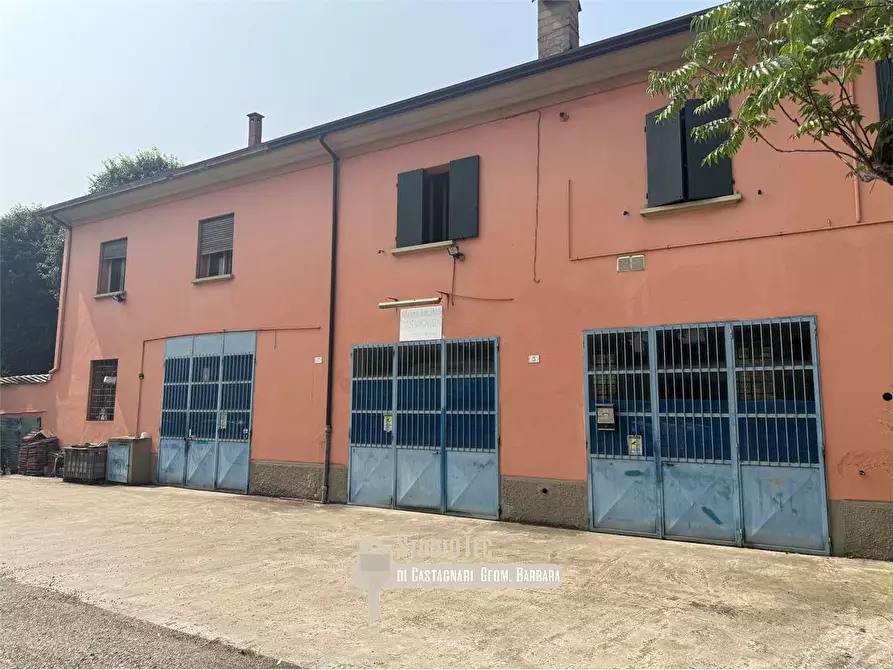 Immagine 1 di Stabile in vendita  a Imola