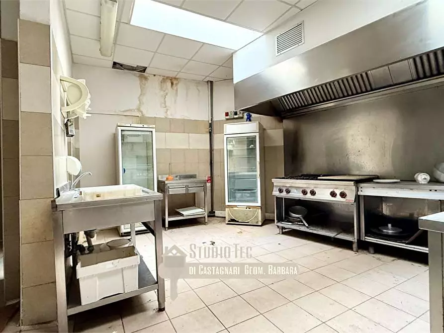 Immagine 38 di Negozio in affitto  in Via Mentana  a Ravenna