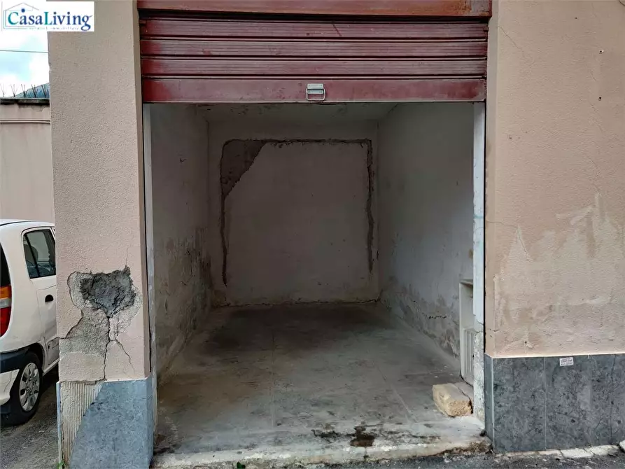 Immagine 1 di Garage in vendita  in Emilio Salgari a Palermo