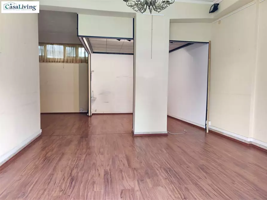 Immagine 3 di Negozio in vendita  in Piazza Generale Cascino  17 a Palermo