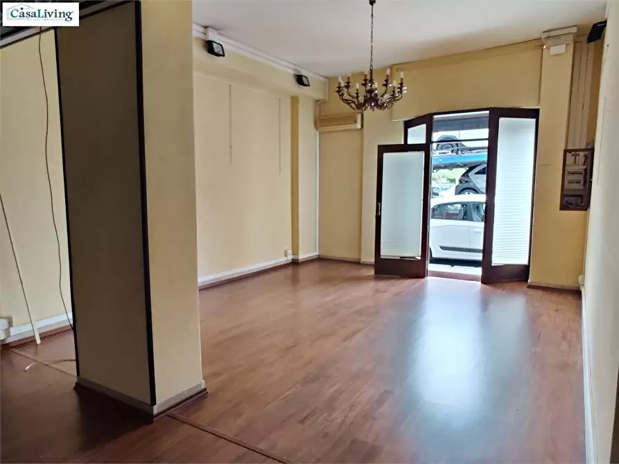 Immagine 5 di Negozio in vendita  in Piazza Generale Cascino  17 a Palermo