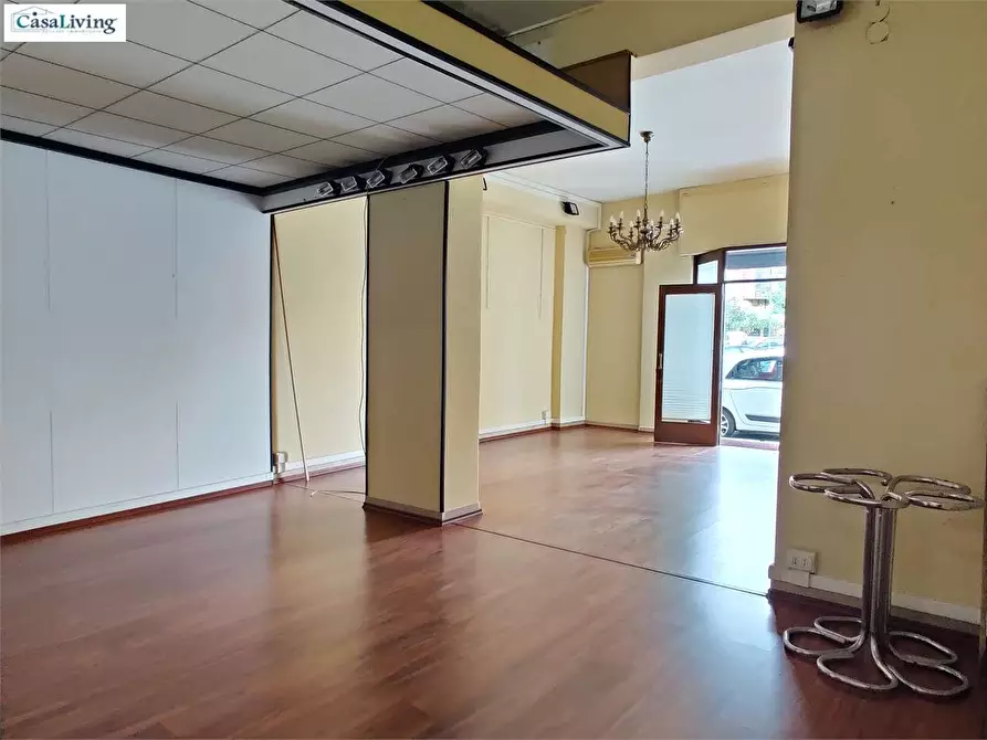 Immagine 7 di Negozio in vendita  in Piazza Generale Cascino  17 a Palermo