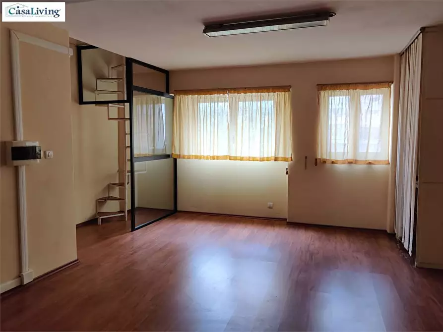 Immagine 11 di Negozio in vendita  in Piazza Generale Cascino  17 a Palermo