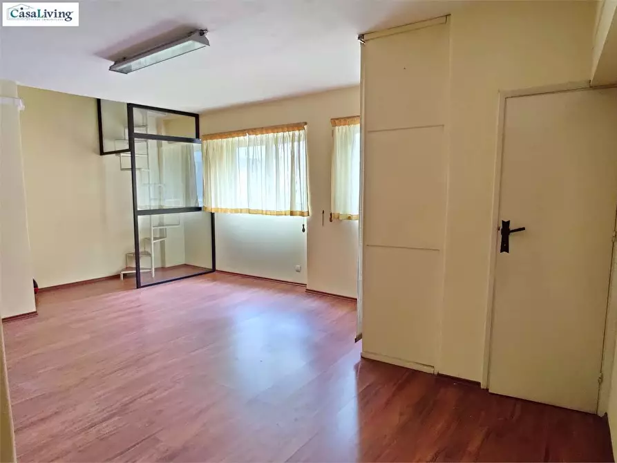 Immagine 13 di Negozio in vendita  in Piazza Generale Cascino  17 a Palermo