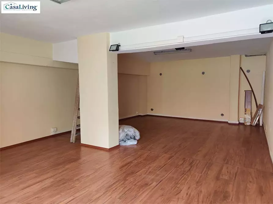 Immagine 14 di Negozio in vendita  in Piazza Generale Cascino  17 a Palermo