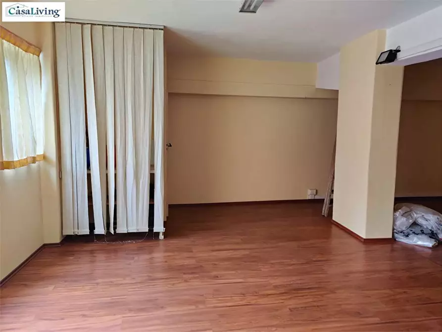 Immagine 15 di Negozio in vendita  in Piazza Generale Cascino  17 a Palermo