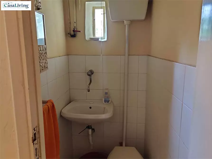 Immagine 16 di Negozio in vendita  in Piazza Generale Cascino  17 a Palermo