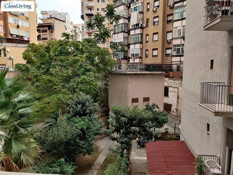 Immagine 17 di Negozio in vendita  in Piazza Generale Cascino  17 a Palermo