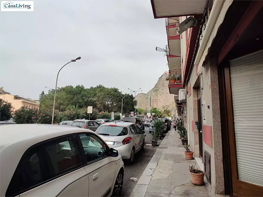 Immagine 18 di Negozio in vendita  in Piazza Generale Cascino  17 a Palermo
