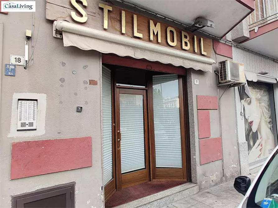 Immagine 20 di Negozio in vendita  in Piazza Generale Cascino  17 a Palermo