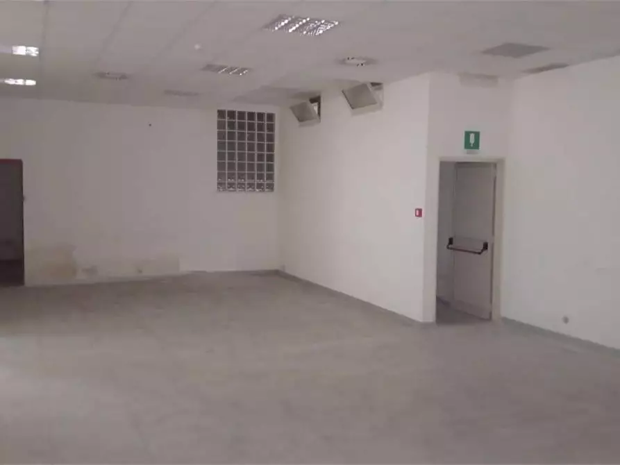 Immagine 6 di Negozio in affitto  in Via Pietro Nenni - Via Ugo La Malfa 24 a Palermo