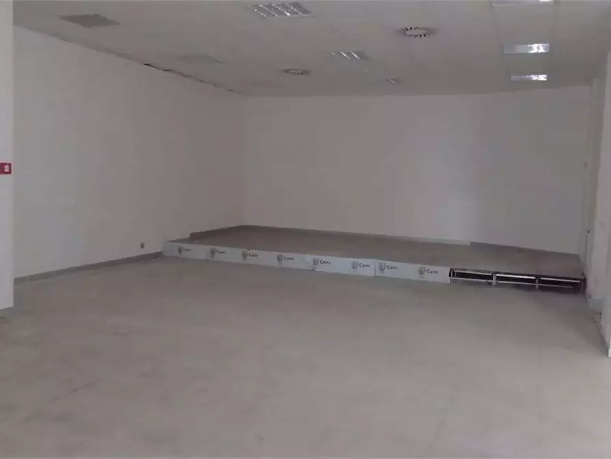 Immagine 7 di Negozio in affitto  in Via Pietro Nenni - Via Ugo La Malfa 24 a Palermo