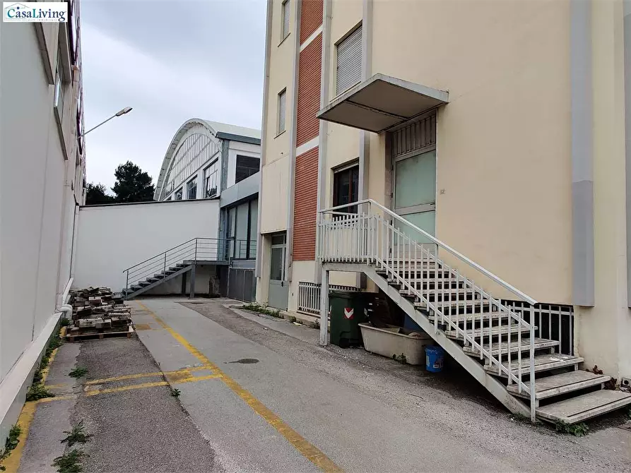 Immagine 12 di Negozio in affitto  in Via Pietro Nenni - Via Ugo La Malfa 24 a Palermo