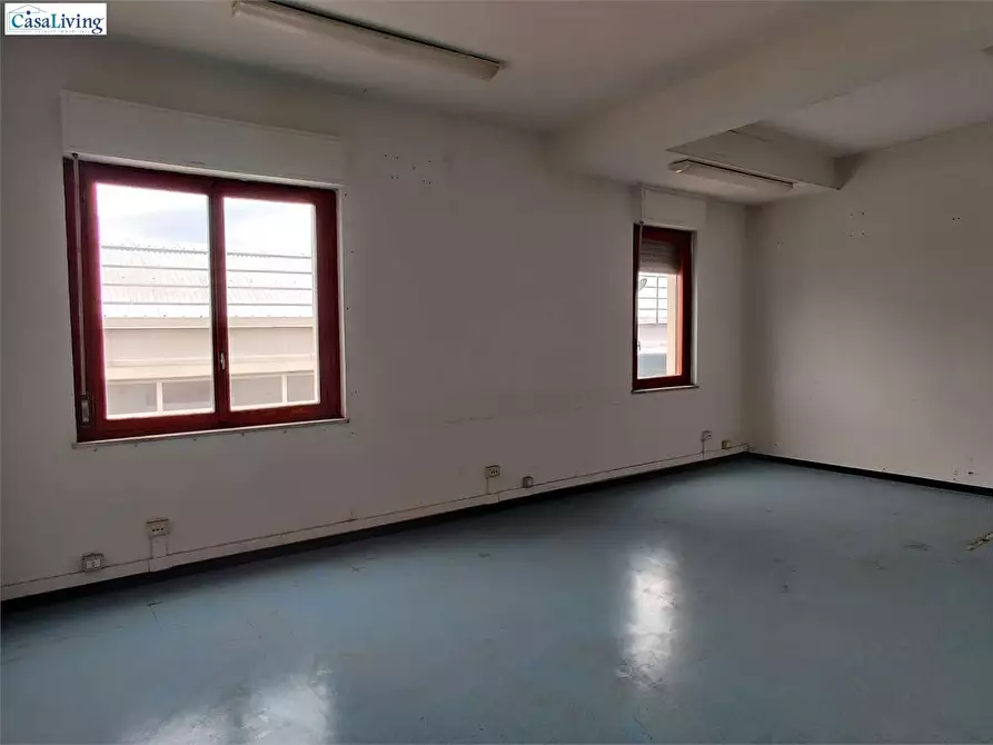 Immagine 14 di Ufficio in affitto  in Via Pietro Nenni - Via Ugo La Malfa 24 a Palermo