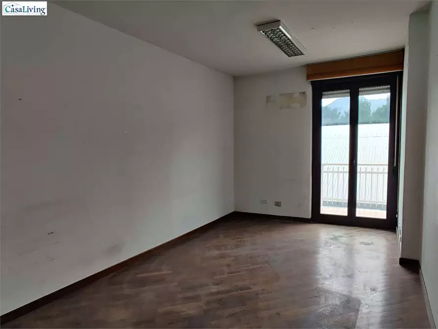 Immagine 19 di Ufficio in affitto  in Via Pietro Nenni - Via Ugo La Malfa 24 a Palermo