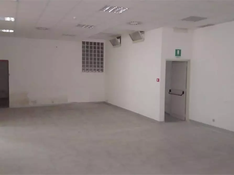 Immagine 23 di Ufficio in affitto  in Via Pietro Nenni - Via Ugo La Malfa 24 a Palermo