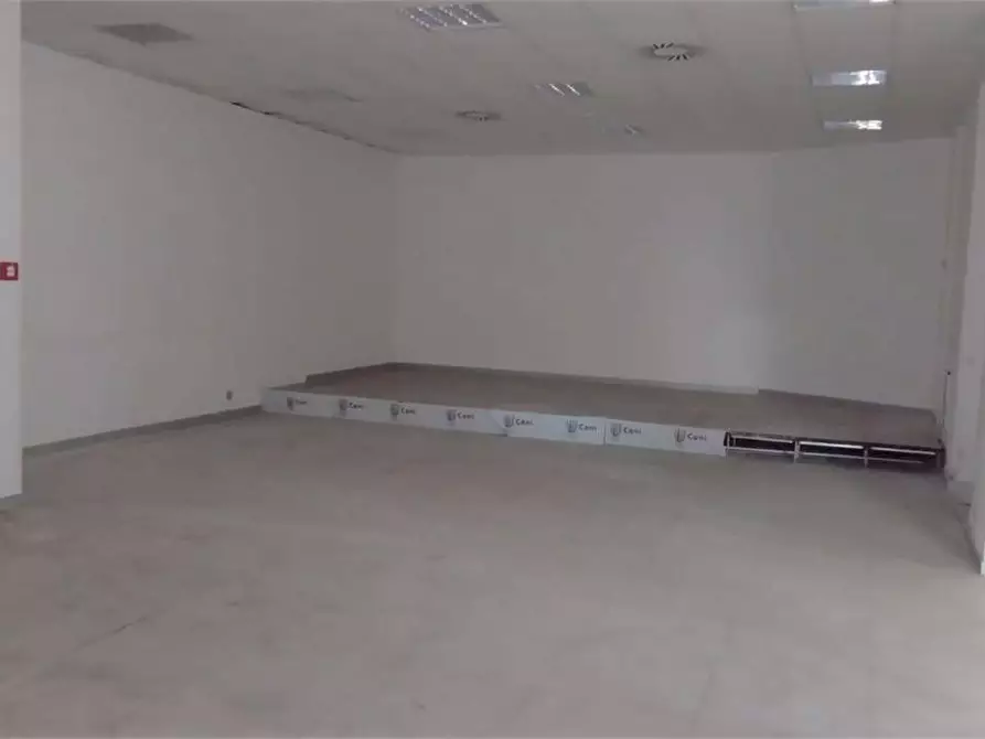 Immagine 24 di Ufficio in affitto  in Via Pietro Nenni - Via Ugo La Malfa 24 a Palermo