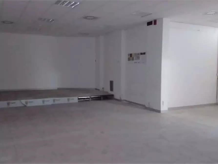 Immagine 25 di Ufficio in affitto  in Via Pietro Nenni - Via Ugo La Malfa 24 a Palermo