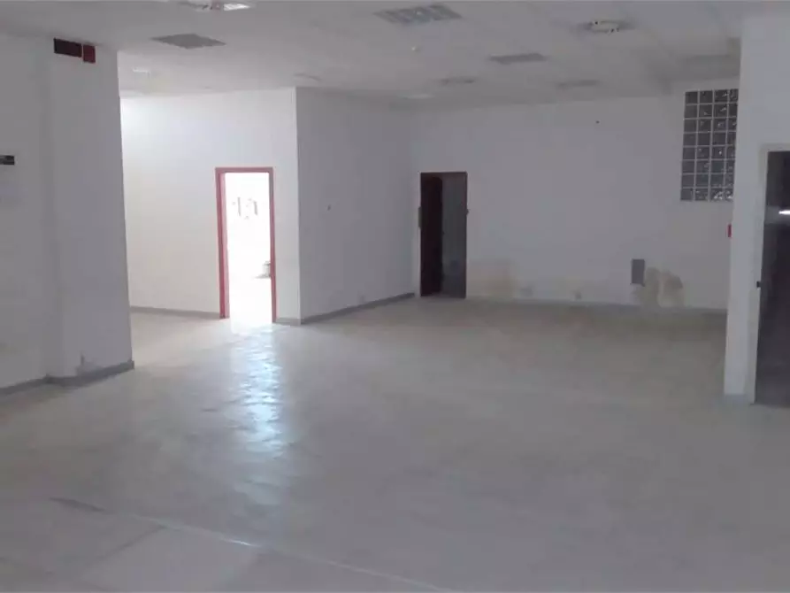 Immagine 26 di Ufficio in affitto  in Via Pietro Nenni - Via Ugo La Malfa 24 a Palermo