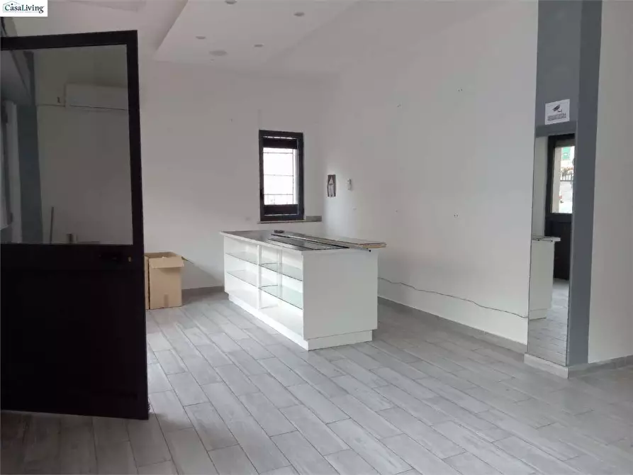 Immagine 9 di Negozio in vendita  in Via Venero  179 a Monreale