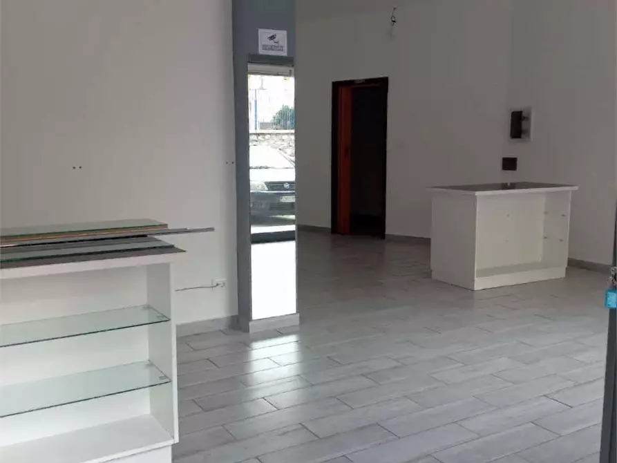 Immagine 12 di Negozio in vendita  in Via Venero  179 a Monreale