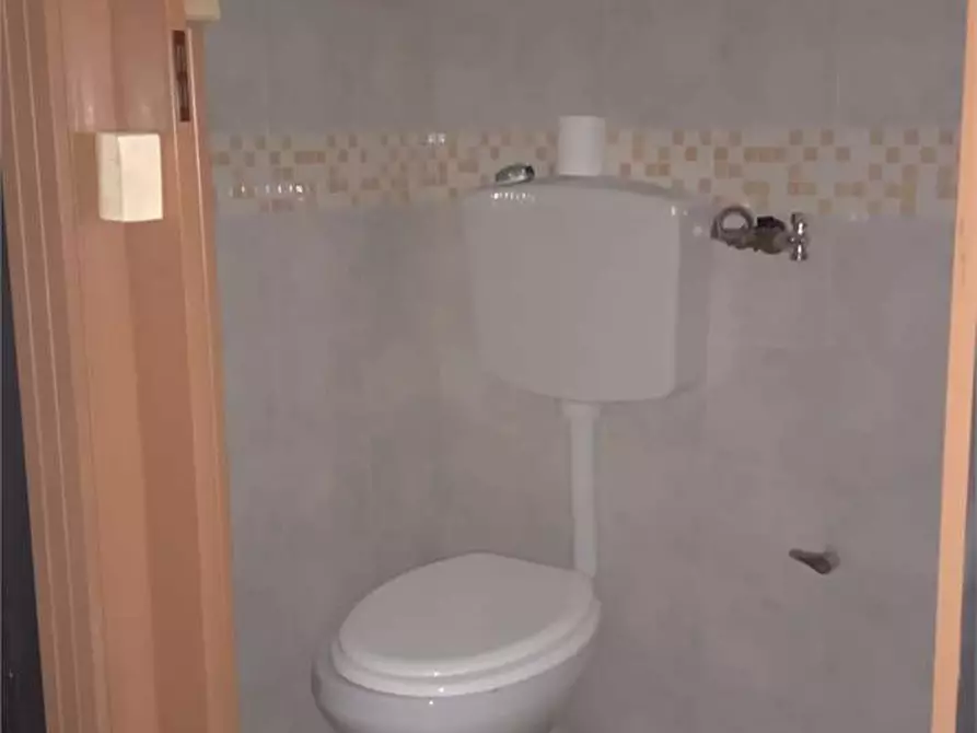 Immagine 18 di Negozio in vendita  in Via Venero  179 a Monreale