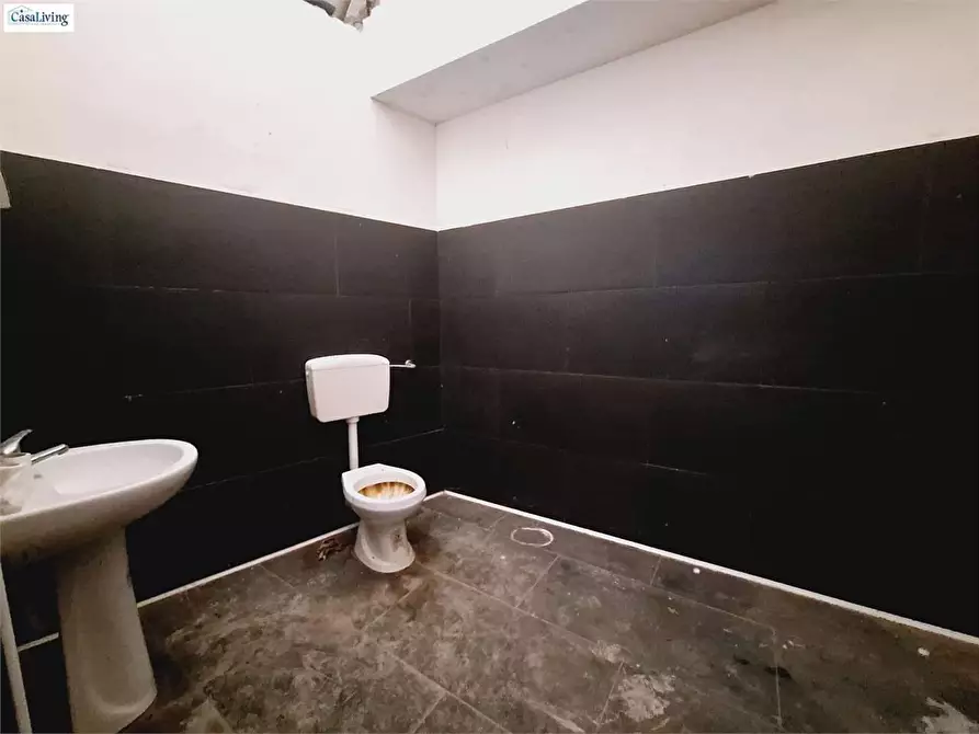 Immagine 21 di Magazzino in vendita  in Via Villagrazia 124/A a Palermo