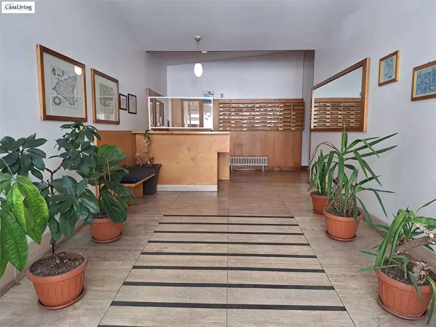 Immagine 4 di Appartamento in vendita  in Via Mariano Stabile 110 a Palermo