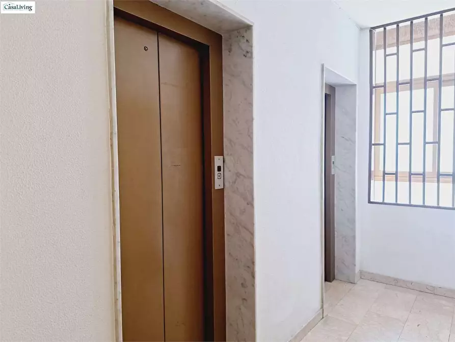 Immagine 6 di Appartamento in vendita  in Via Mariano Stabile 110 a Palermo