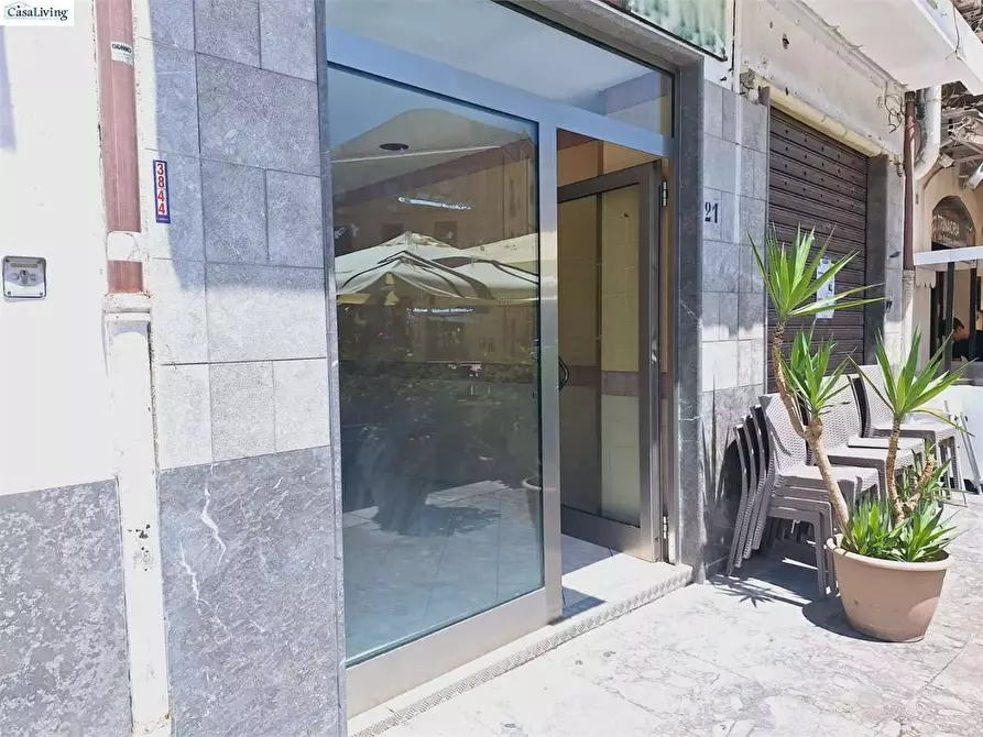 Immagine 1 di Negozio in affitto  in Piazza Vittorio Emanuele 21 a Monreale